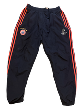 Load image into Gallery viewer, Bayern Munich 2015/16 Tracksuit (Good) XL
