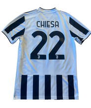 Load image into Gallery viewer, Juventus 2021/22 Home Chiesa #22 (Good) M
