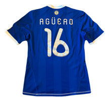 Load image into Gallery viewer, Argentina 2009/11 Home Aguero #16 (Good) M
