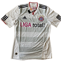 Load image into Gallery viewer, Bayern Munich 2010/11 Away (New)
