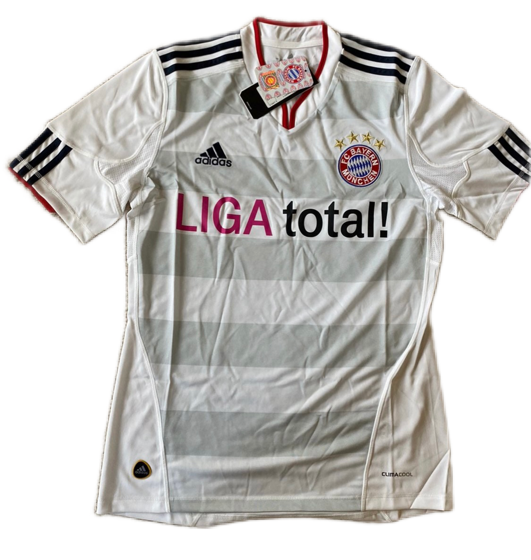 Bayern Munich 2010/11 Away (New)