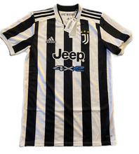 Load image into Gallery viewer, Juventus 2021/22 Home McKennie #14 (New)
